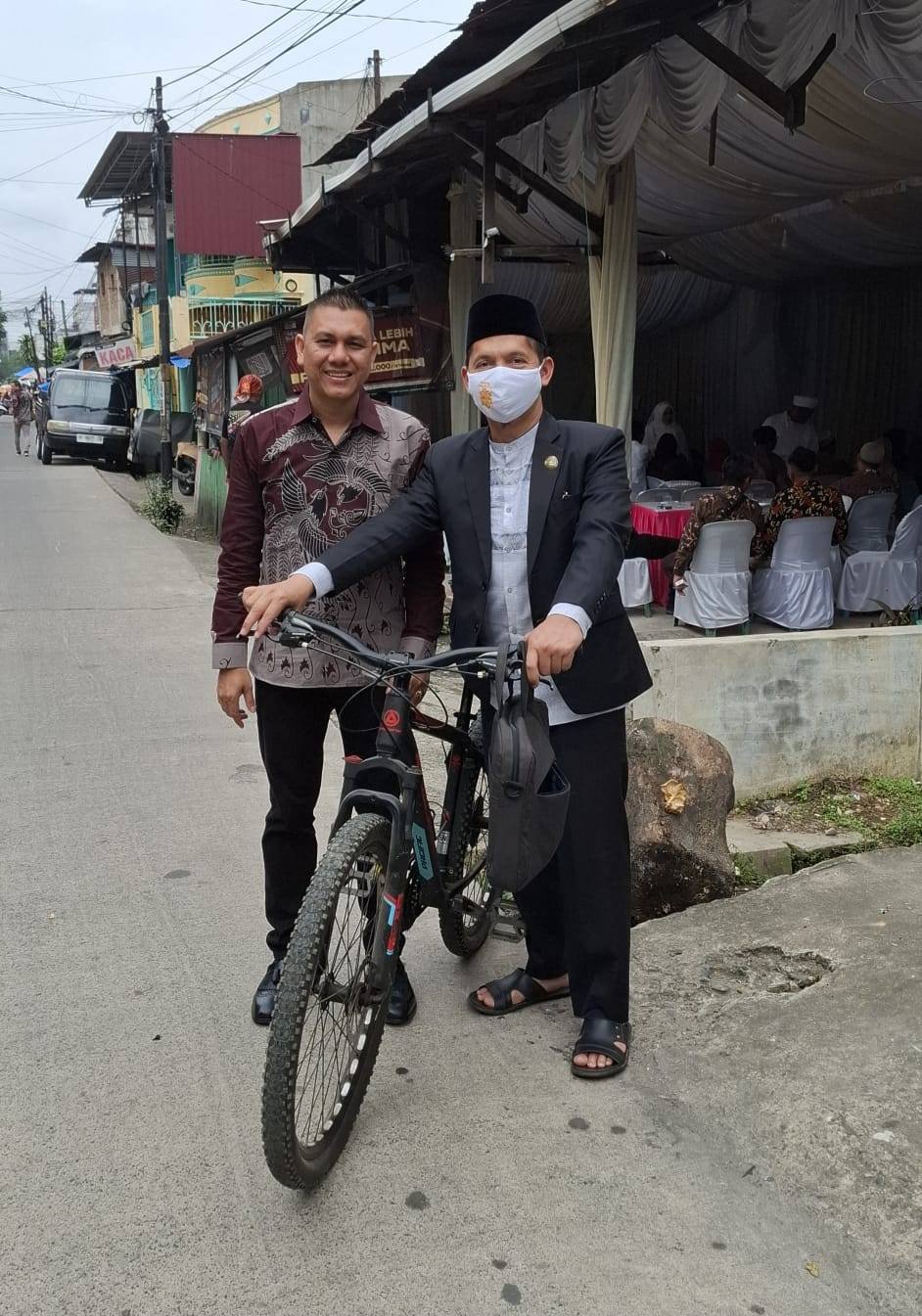 Janji di Pelita IV: Kepala KUA Bersepeda Melawan Kelangkaan BBM Demi Sakralnya Akad Nikah