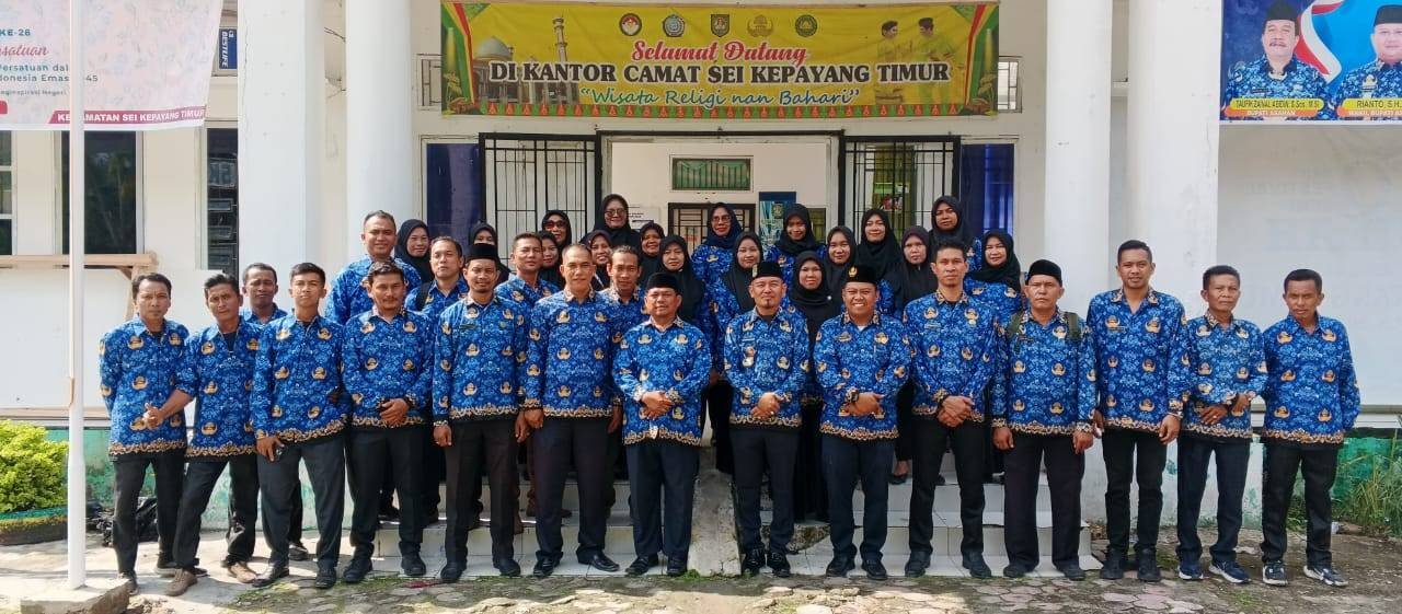 Sinergi ASN: Kepala KUA Sei Kepayang Sekaligus Plt. KUA Sei Kepayang Timur Hadiri Upacara HUT Korpri 2025