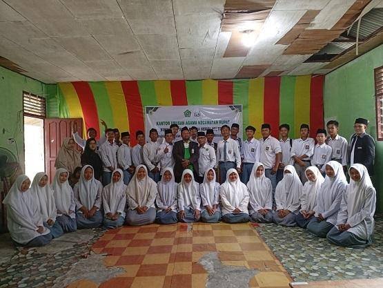 Plt. Ka KUA Kecamatan Rupat Bersama Penyuluh Agama Islam Gelar Kegiatan BRuS di MA Ar Ridho Batu Panjang