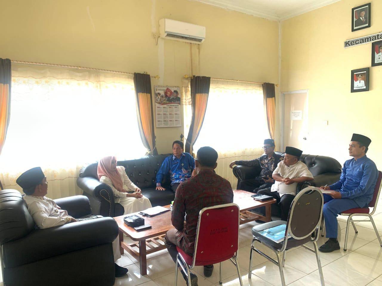 Ka. KUA dan Pengurus LPTQ Gelar Rapat Bersama Camat Bahas Teknis Keberangkatan Peserta STQ
