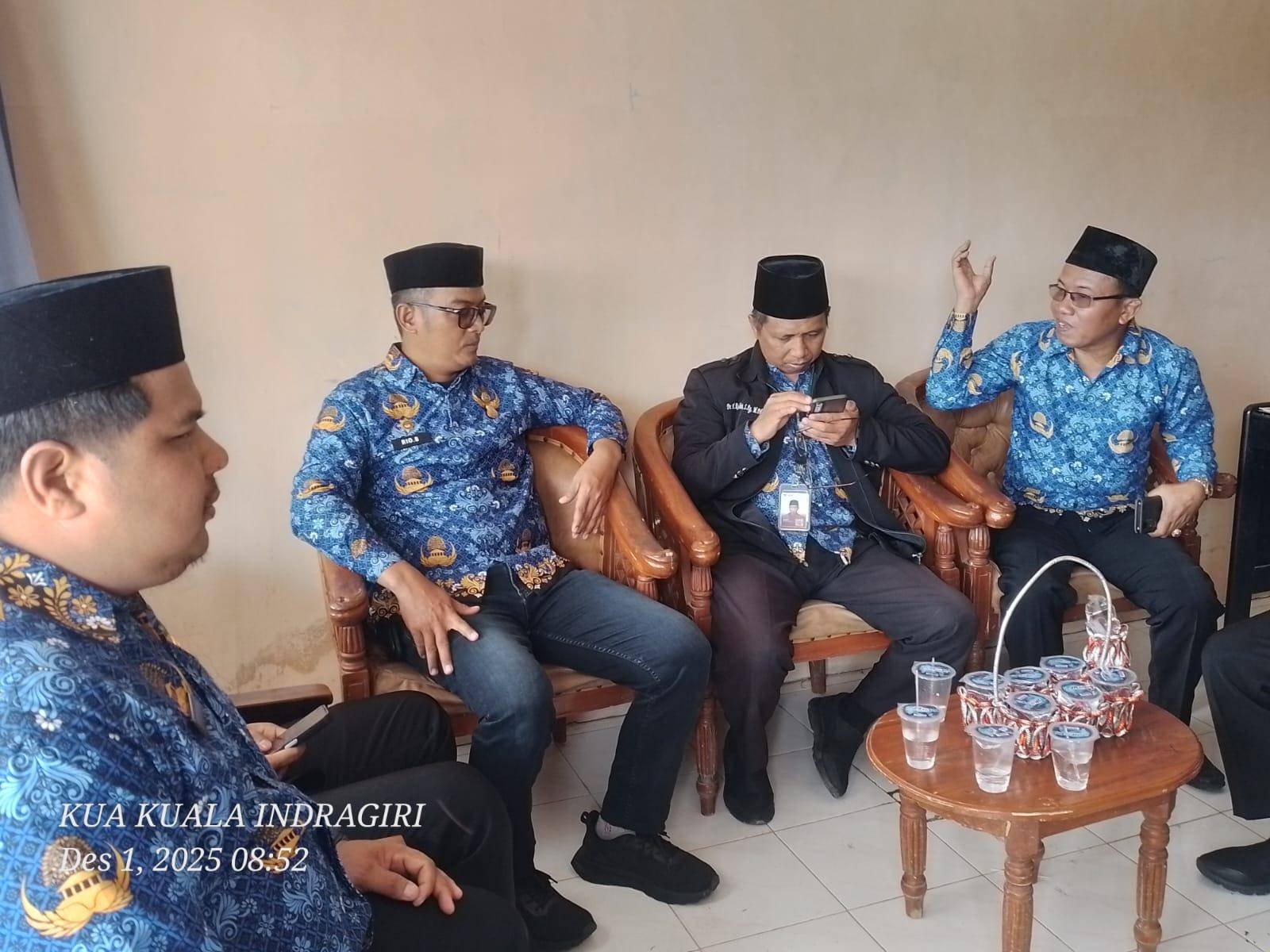 Perkuat Lembaga Keagamaan, KUA dan Sekcam Kuala Indragiri Matangkan Pembentukan Pengurus Baru