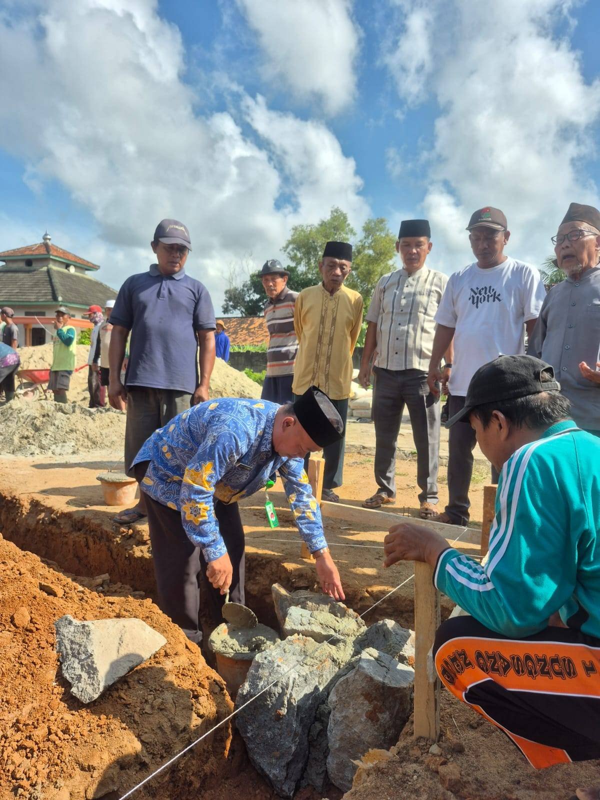 KUA Sekampung Hadiri Peletakan Batu Pertama Pembangunan Madrasah Ponpes Inayatul Fuqoha