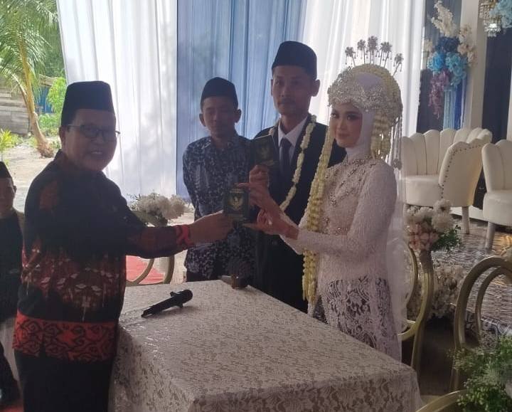 Penghulu Pasir Sakti Resmikan Pernikahan di Kedungringin