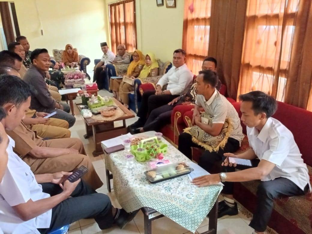 Penghulu Labuhan Maringgai Hadiri Rapat Program MBG