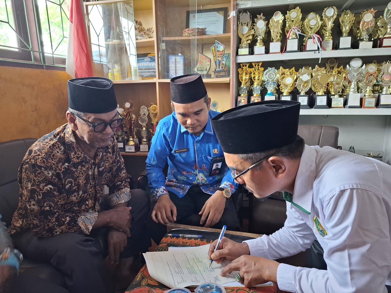 Wujud Layanan Prima, KUA Tebing Tinggi Barat Fasilitasi Ikrar Wakaf Pendidikan