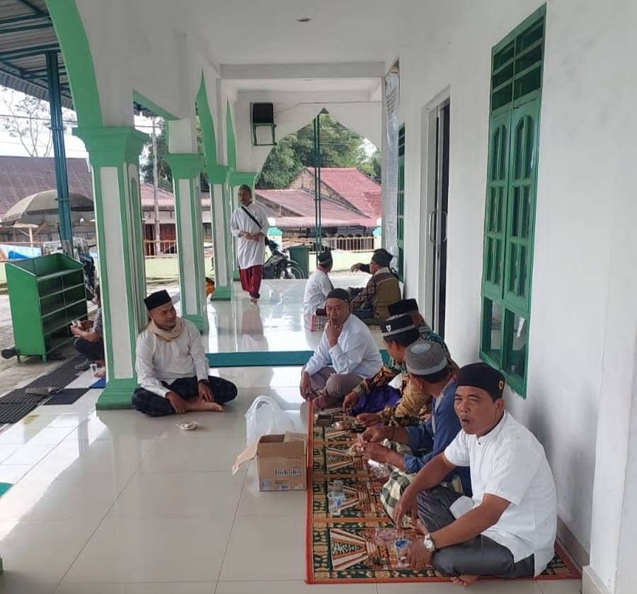 Tiga Kepala KUA Ngobrol Santai Bersama Jamaah Al-Ikhlas Sumbul, Bahas Istiqomah Ibadah