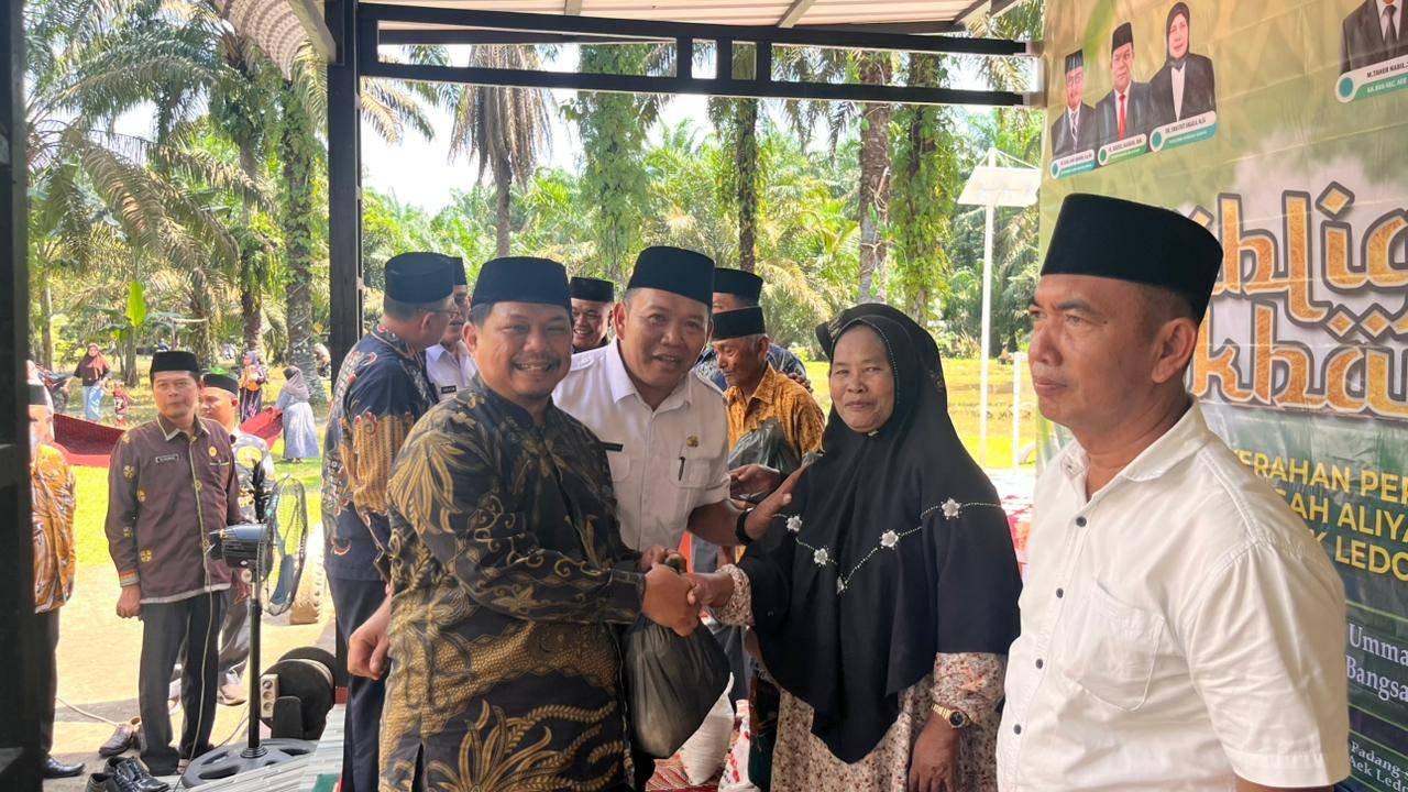 Ka KUA Sei Kepayang Turut Serta Penyerahan Bantuan Sembako UPZ Kemenag Asahan di Aek Ledong