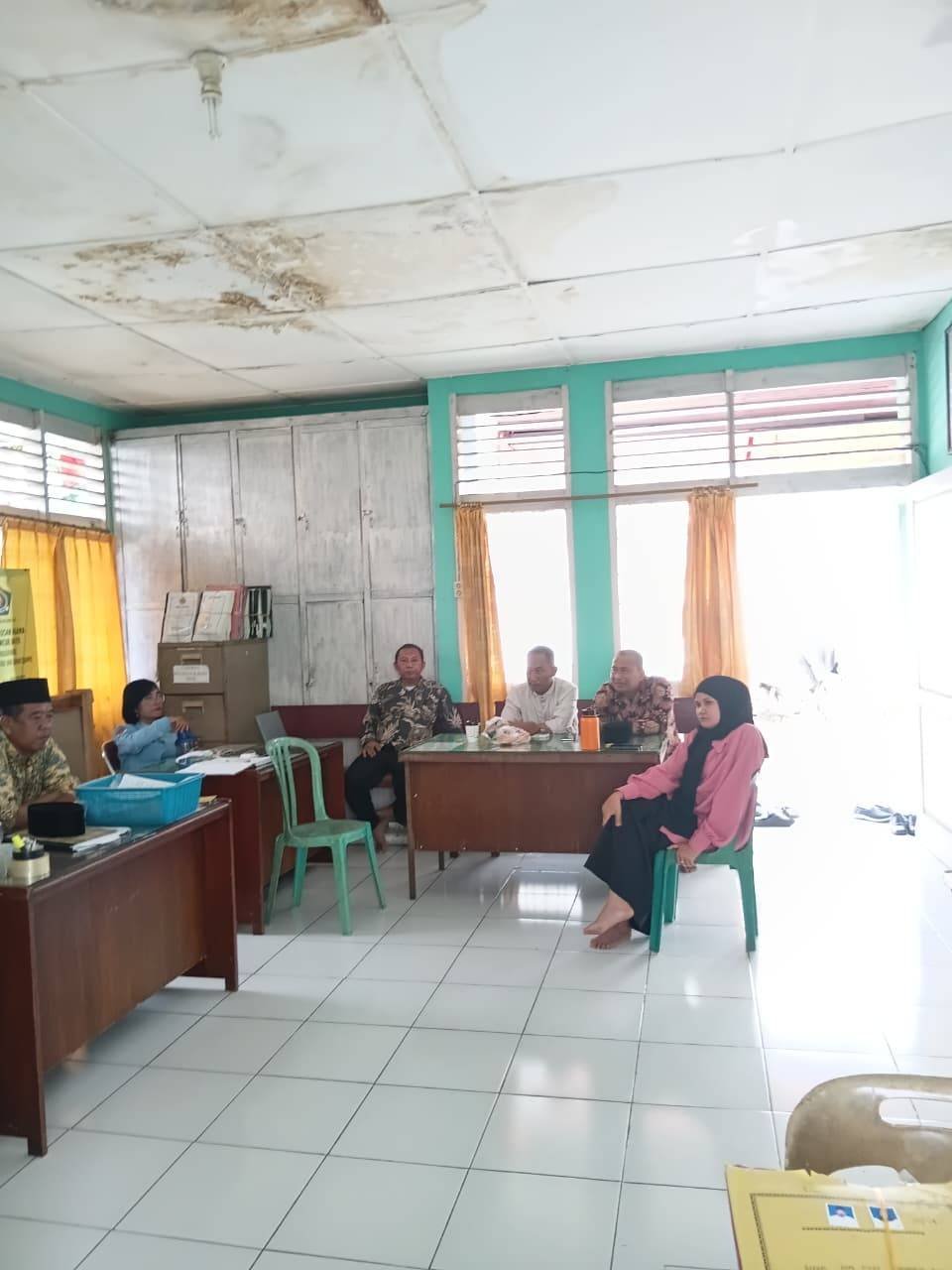 Ka. KUA Pancur Batu Pimpin Rapat Koordinasi: Perkuat Servis Excellent, Moderasi Beragama, dan Muhasabah Akhir Tahun