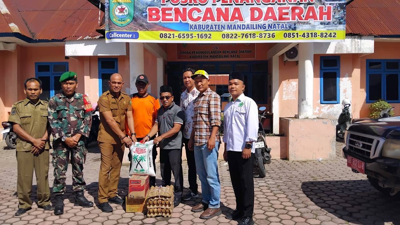 Gerakan Tanah Ulu Peduli, KUA Muara Sipongi dan Lintas Sektoral Salurkan Donasi untuk Korban Bencana