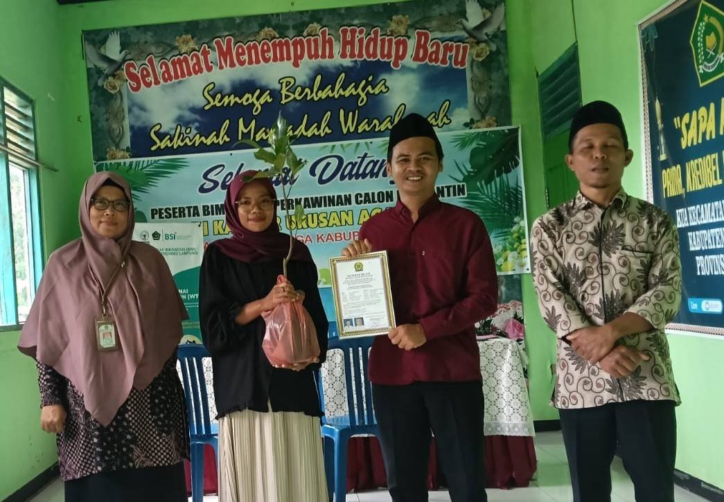 Perkuat Ekoteologi, KUA Buay Bahuga Ajak Catin Tanam Pohon 