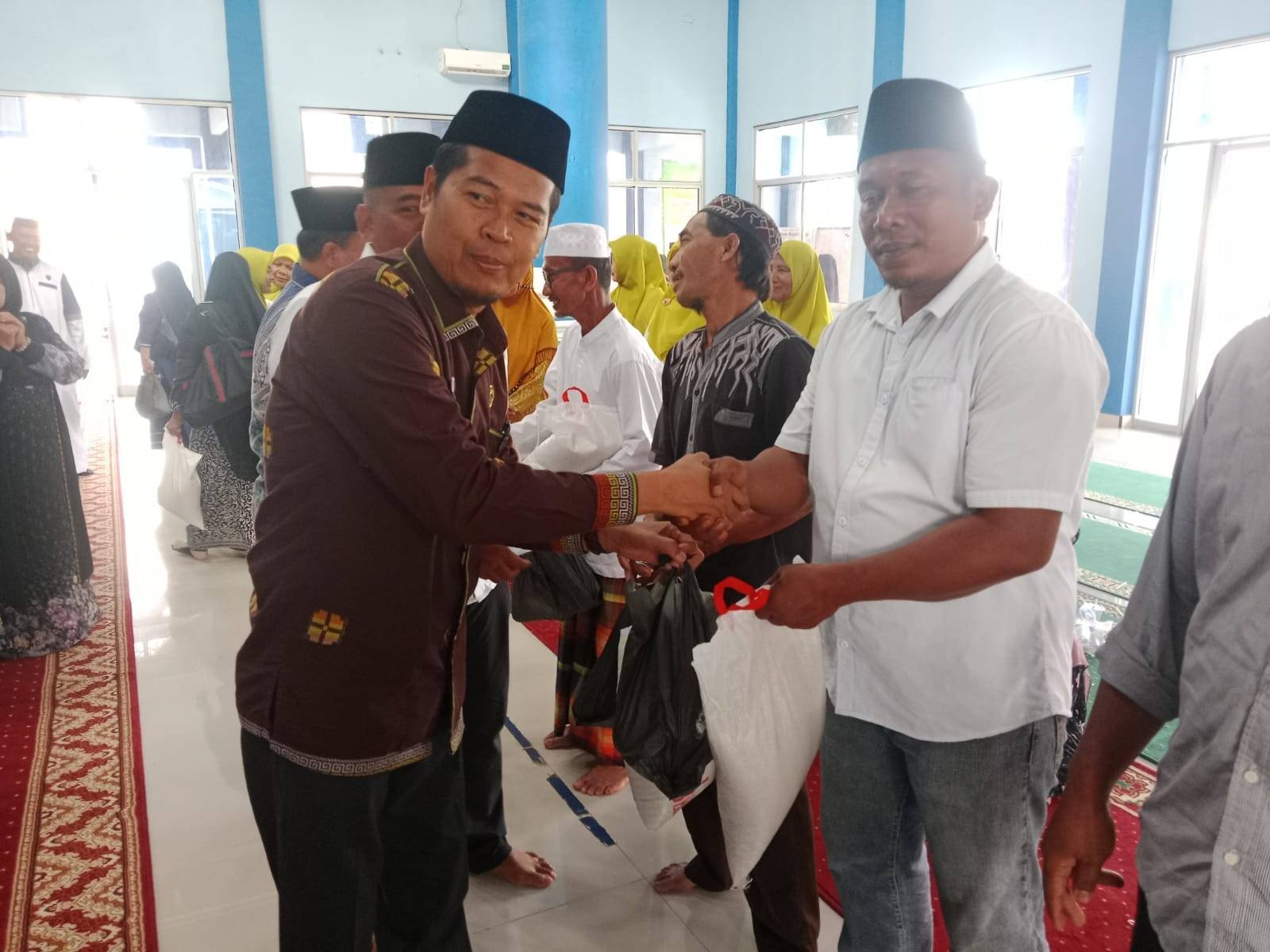 Ka KUA Bandar Pulau Hadiri Tabligh Akbar di Kecamatan Rahuning dan Bagikan Sembako kepada Jamaah