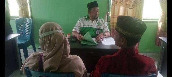 Plt. Ka. KUA Kecamatan Rupat Layani Konsultasi Keluarga Bermasalah Menuju Keluarga Sakinah