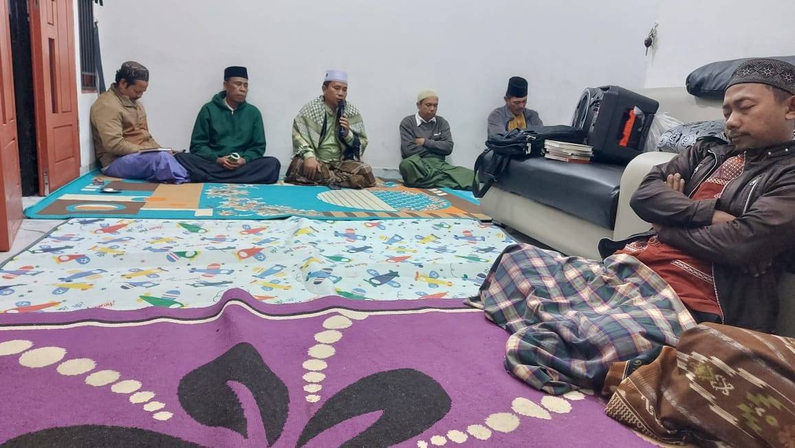 Ka KUA Sidikalang Kuatkan Fiqih Salat Kaum Bapak Muhajirin Kalang Simbara