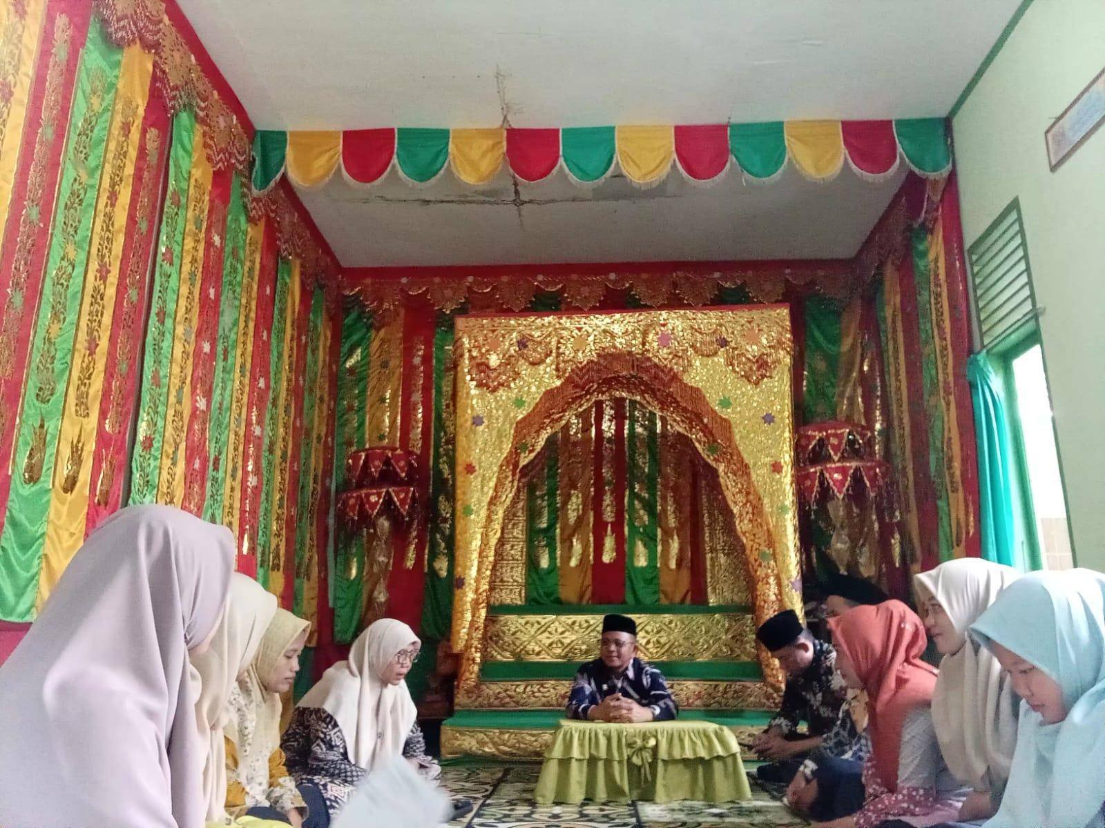 Pembinaan Rohani KUA Logas Tanah Darat: Hari Ini Harus Lebih Baik dari Kemarin