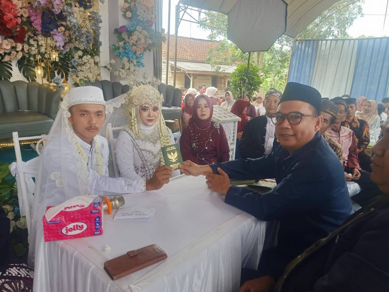 Kepala KUA Rebang Tangkas Tetap semangat melayani Pencatatan Nikah di Hari Libur
