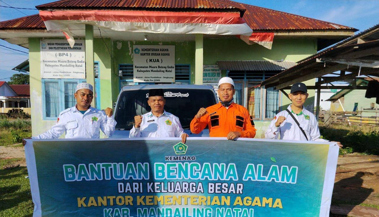 Ka. Kan Kemenag Mandailing Natal Salurkan Bantuan Donasi ke Sulang Aling Melalui KUA Muara Batang Gadis