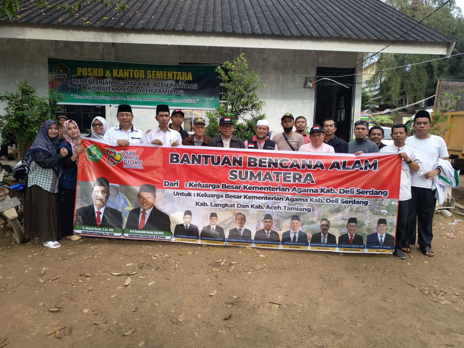 PC APRI Deli Sedang Bersama Kakan Kemenag Serahkan Bantuan Bencana ke Langkat dan Aceh Tamiang