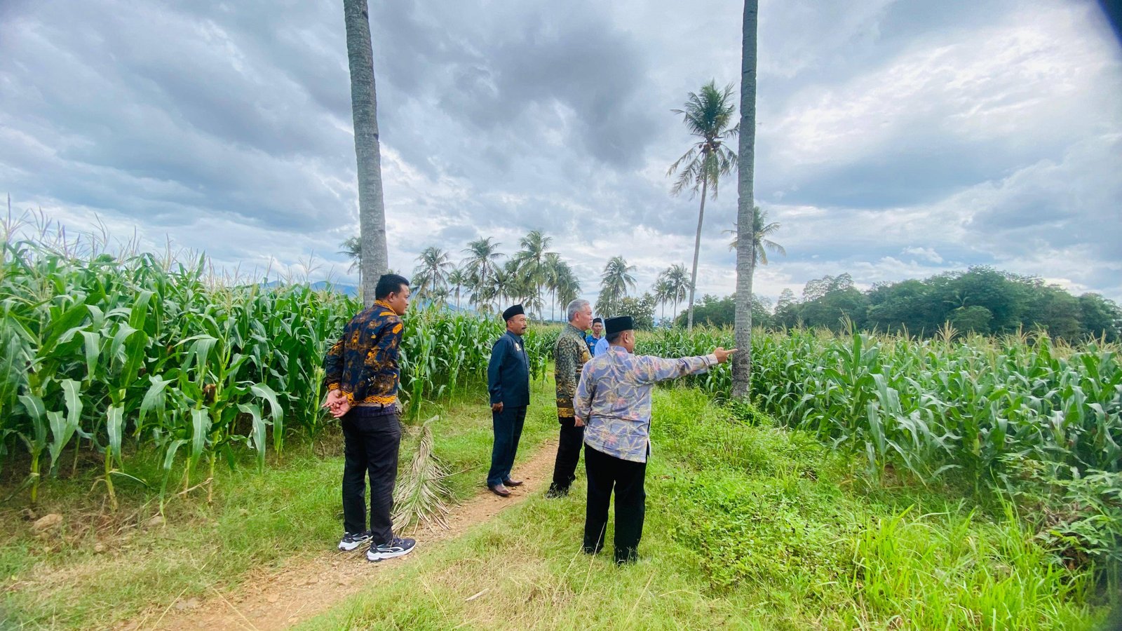 Pejabat Kemenag Tinjau Pembangunan SBSN KUA Gadingrejo