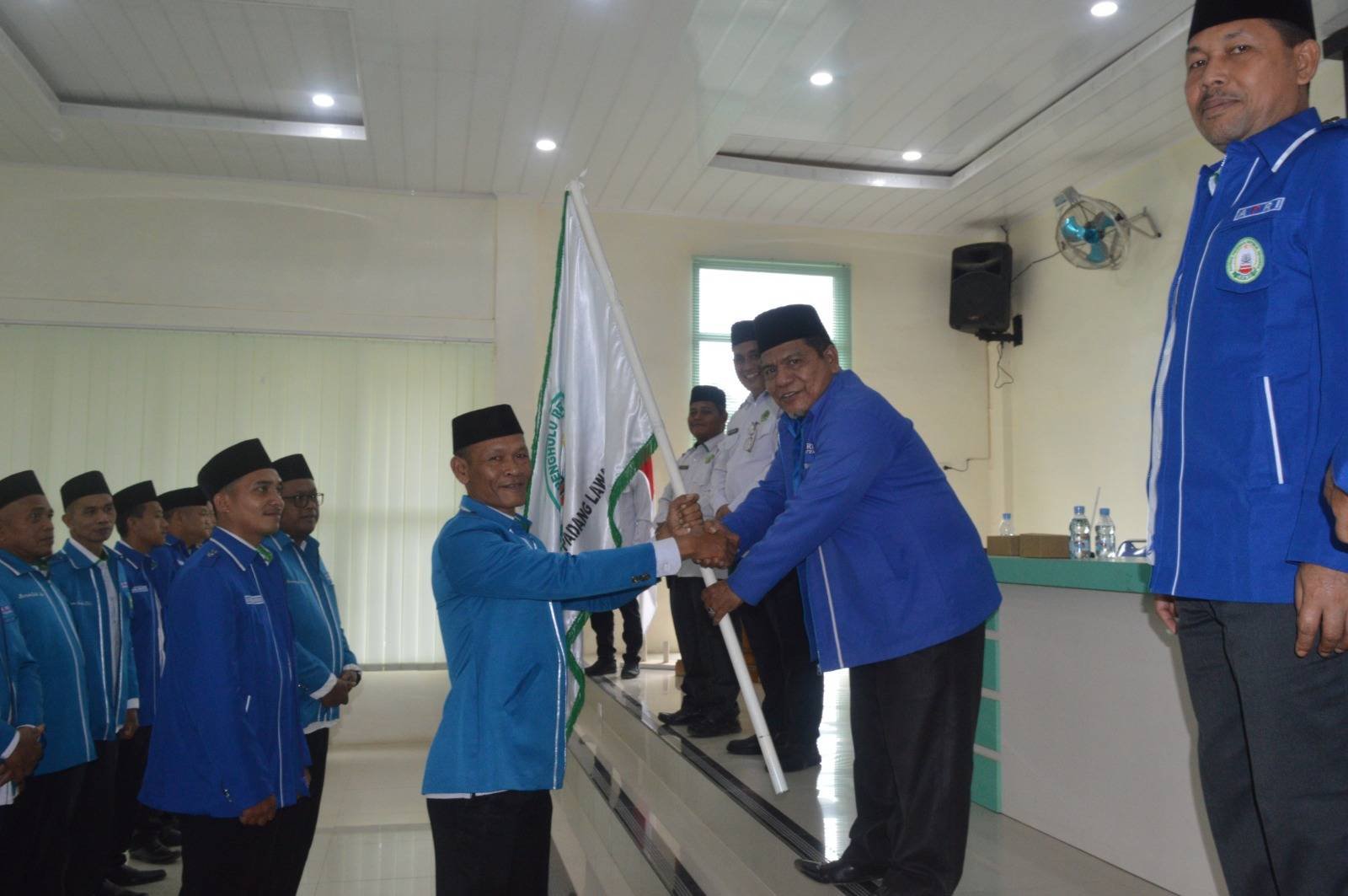 PW APRI Sumut Serahkan SK dan Pataka PC APRI Padang Lawas: Simbol Harapan Perubahan dan Integritas