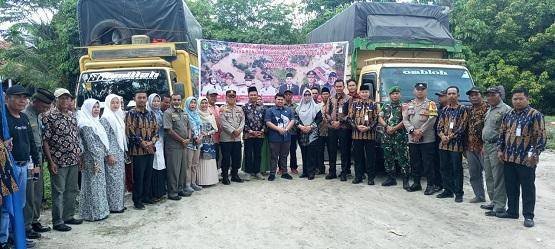 Ka. KUA Bathin Solapan Hadiri Penyerahan Bantuan untuk Korban Bencana Alam Sumatera di Desa Boncah Mahang