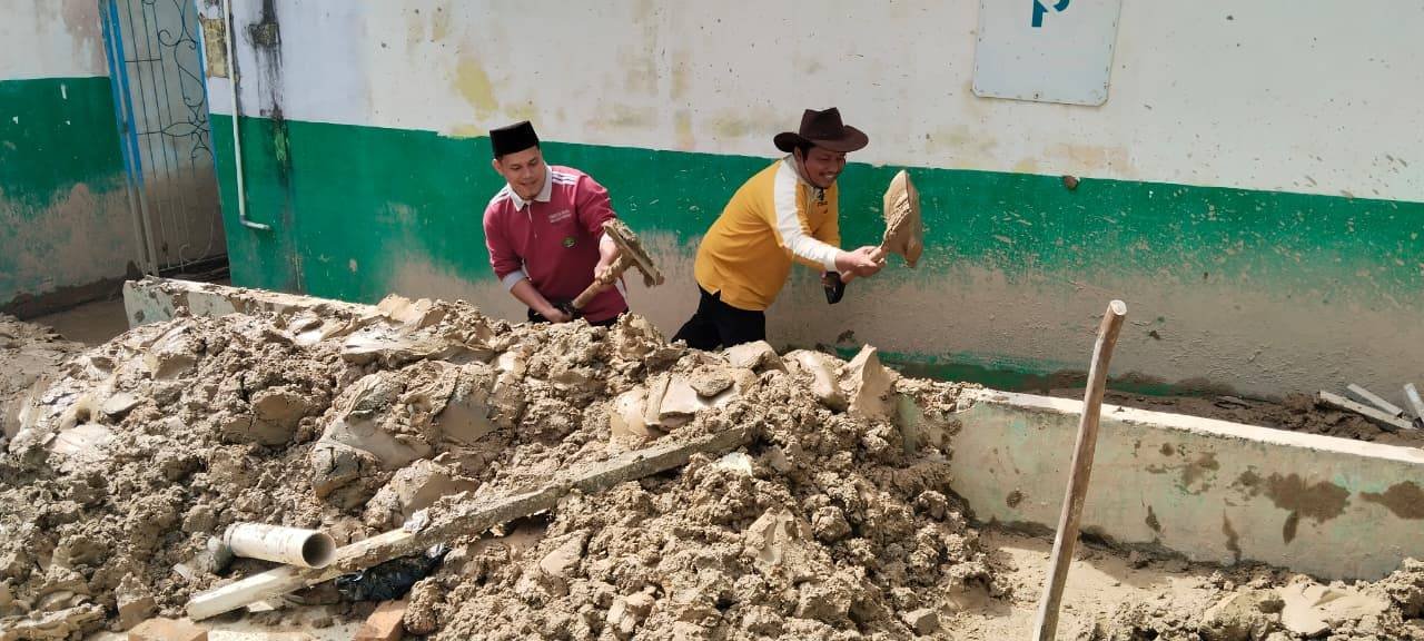 APRI dan ASN Kemenag Padang Pariaman Gelar Bakti Sosial di SMA Negeri 1 Batang Anai