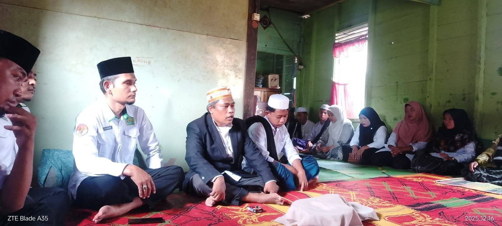 KUA Lingga Bayu dan KUA Ranto Baek Hadiri Takziah serta Salatkan Jenazah Orang Tua Staf Zakat Wakaf Kemenag Mandailing Natal