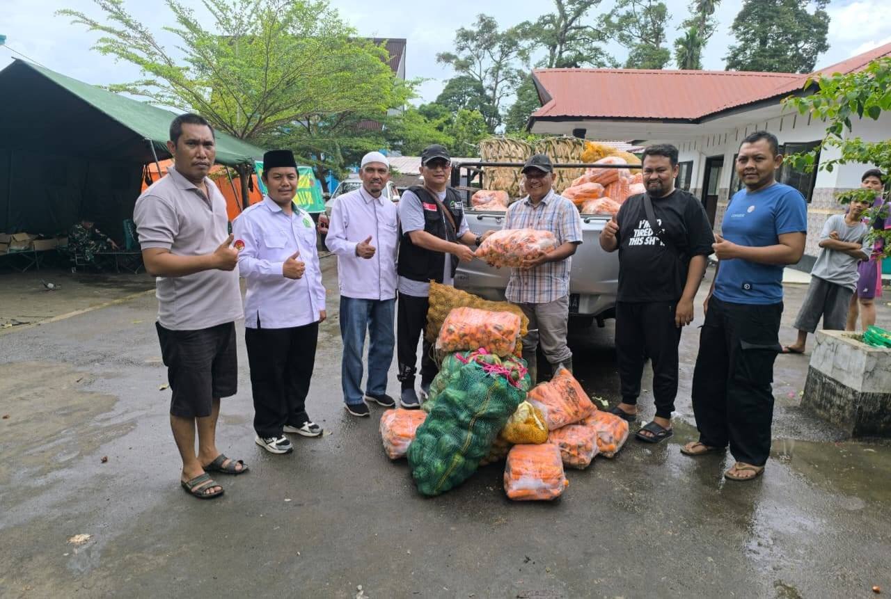 KUA Tigabinanga Serahkan Bantuan Bencana di Batangtoru Tapanuli Selatan