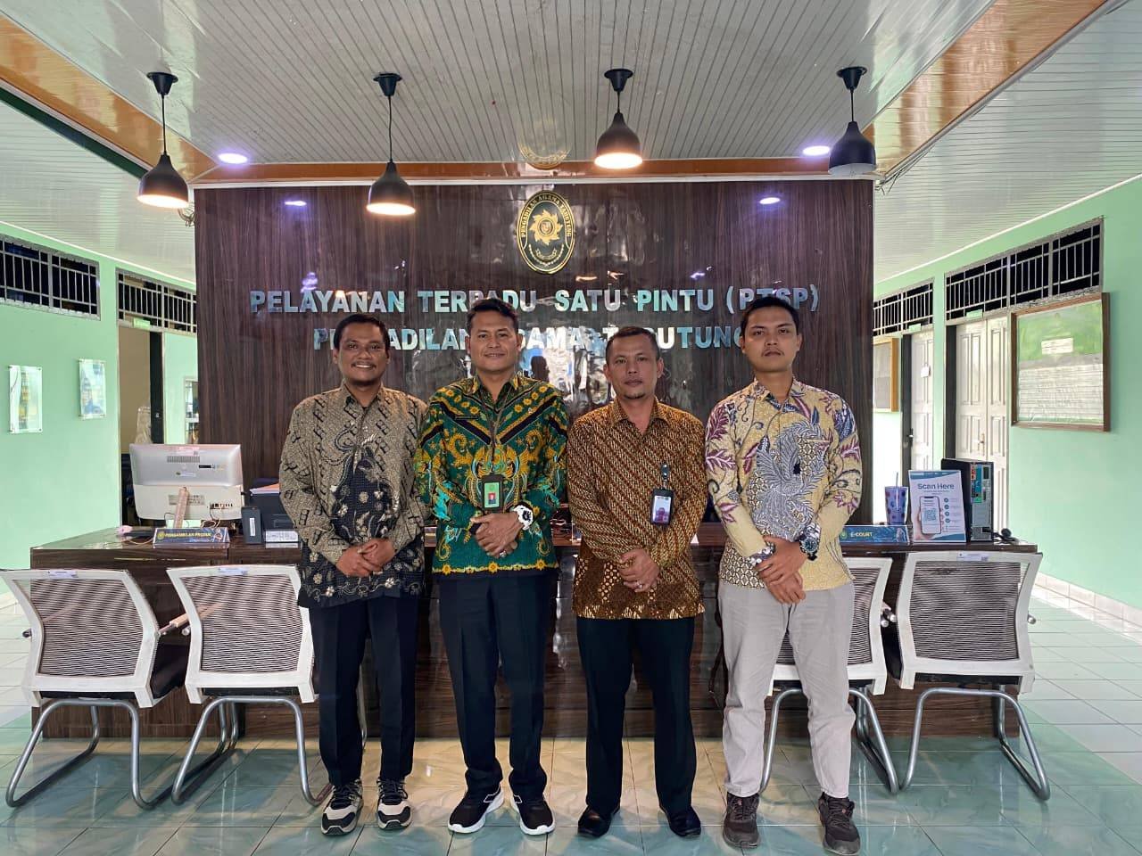 Perkuat Sinergitas Instansi, KUA Dolok Sanggul Kunjungan Kerja ke PA Tarutung