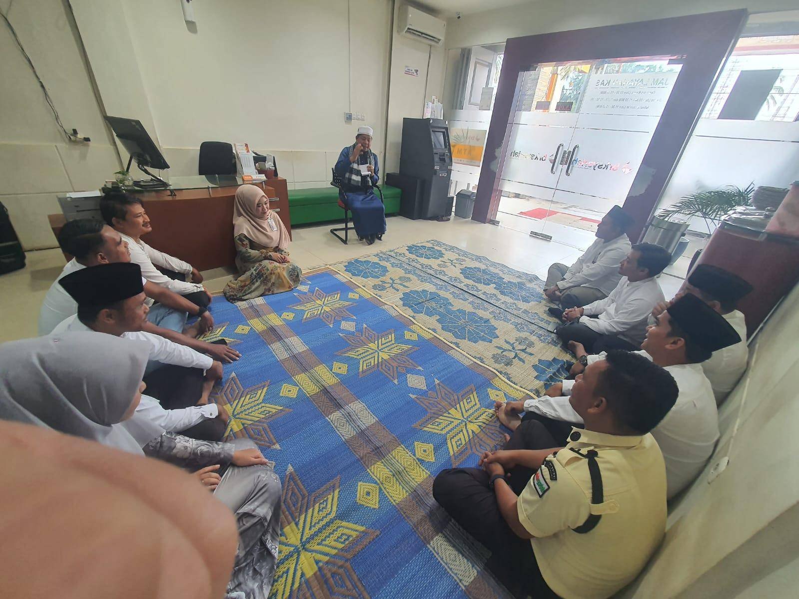 ka. KUA Tapung Hulu Isi Kegiatan Keagamaan Rutin di BRK Syariah Sukaramai