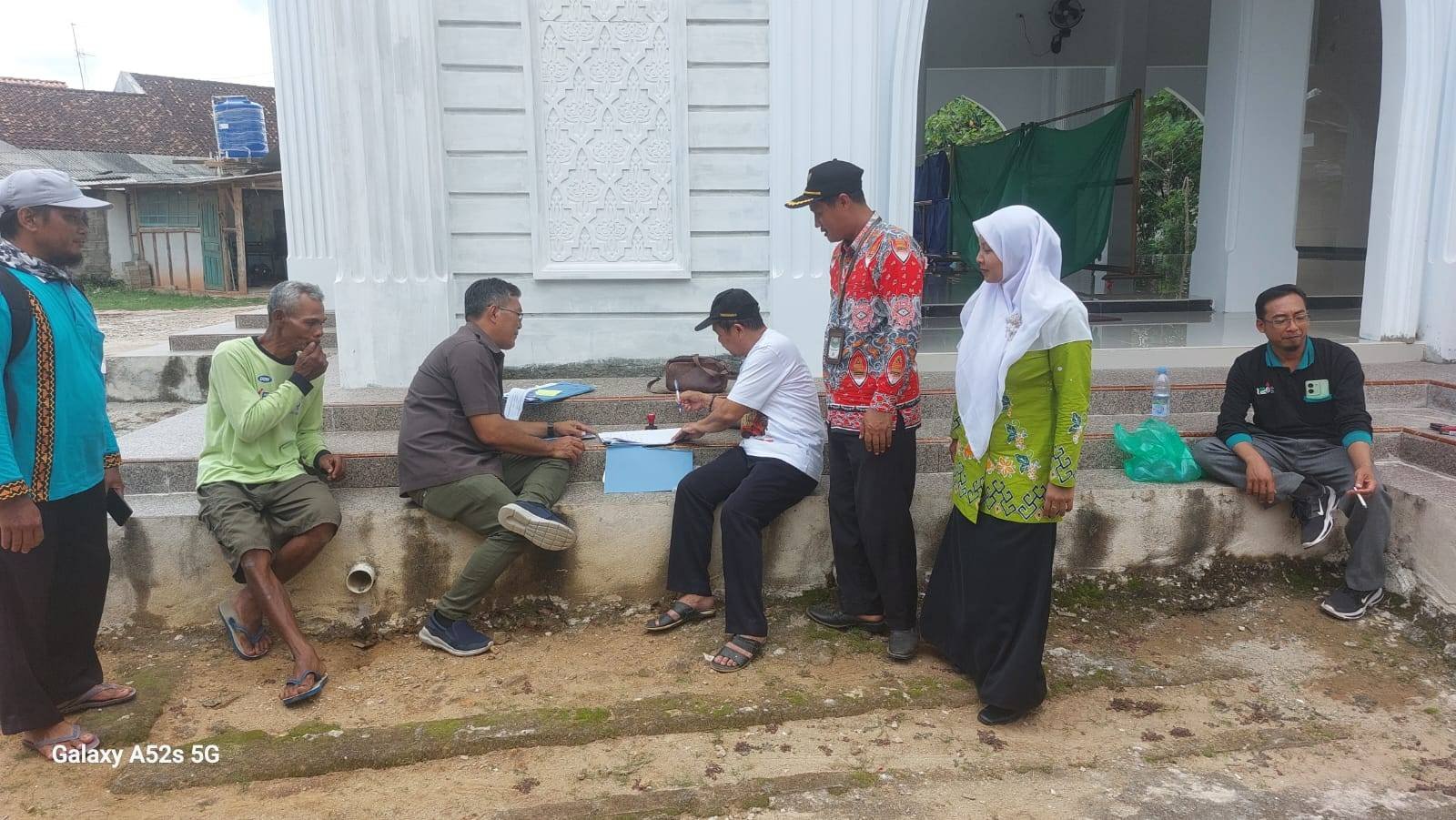 KUA Sekampung Dampingi Verifikasi Tanah Wakaf