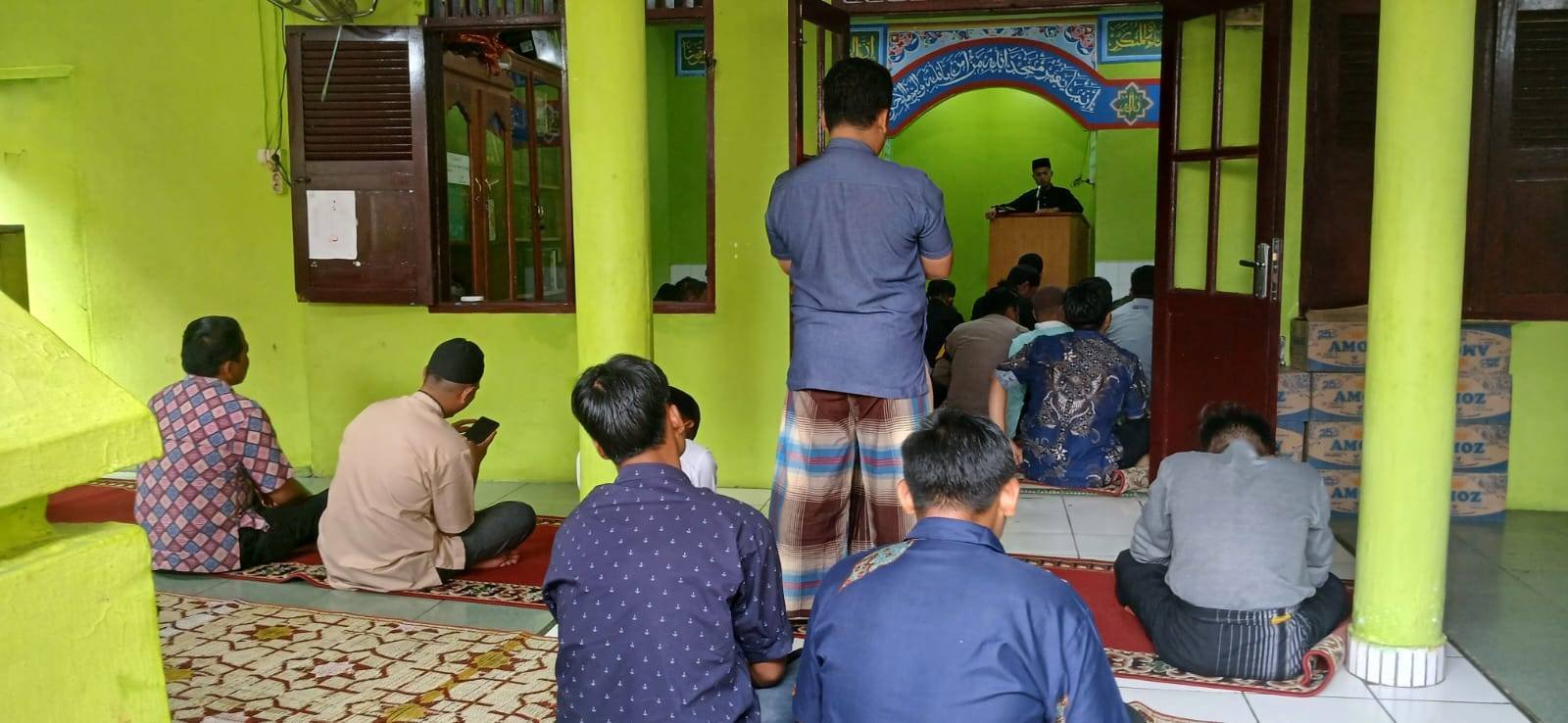 KUA Simanindo Jalin Kedekatan dengan Masyarakat Lewat Khutbah Jumat di Masjid Al-Ikhlas Tuktuk