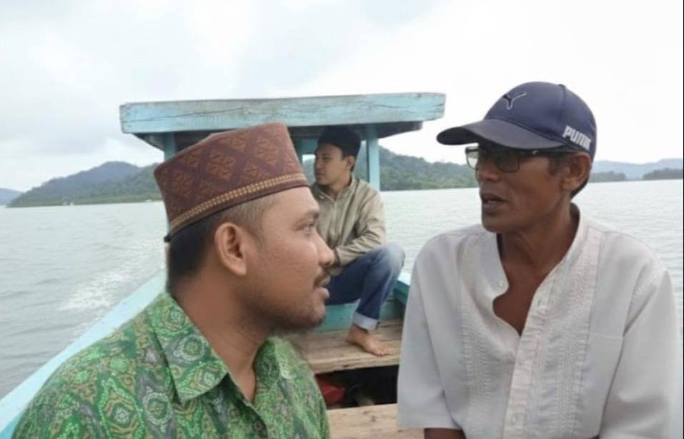 Kisah Penghulu KUA Batahan Madina, Melawan Ombak Laut Demi Layanan Pernikahan Warga