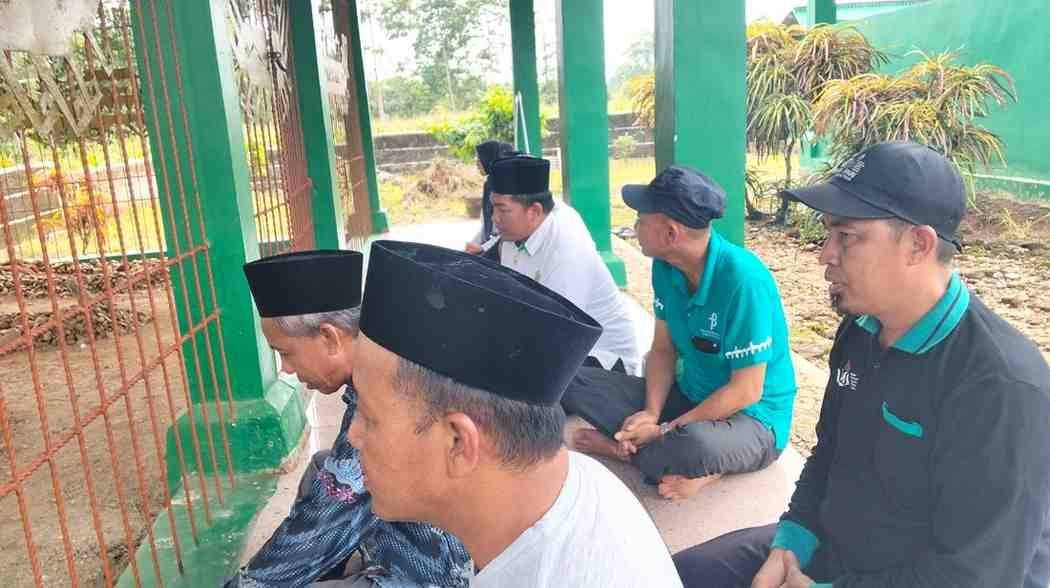 HAB 80, KUA Sekampung Udik Ziarah Wali Unang