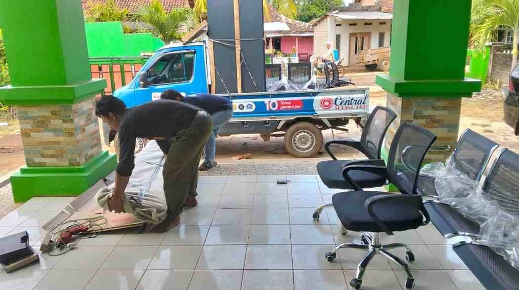 KUA Sekampung Udik Terima Bantuan Sarana Kerja