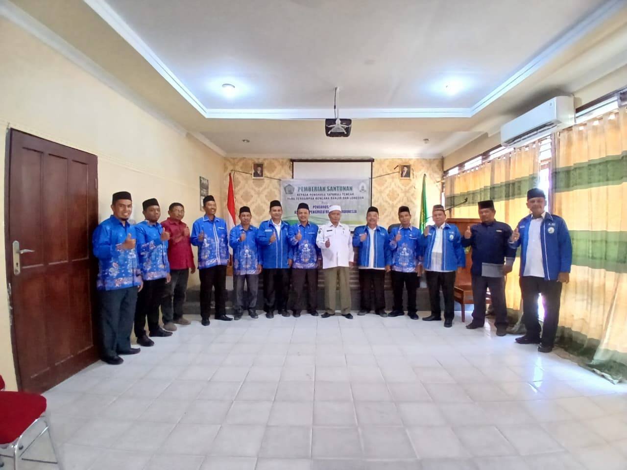 PP APRI Pusat Melalui PC APRI Tapanuli Tengah Salurkan Bantuan untuk Penghulu