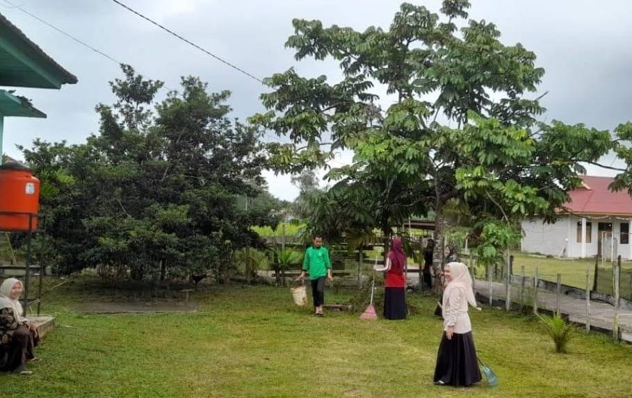Gotong Royong Jelang NATARU, KUA LTD Ciptakan Lingkungan Kerja Bersih dan Harmonis