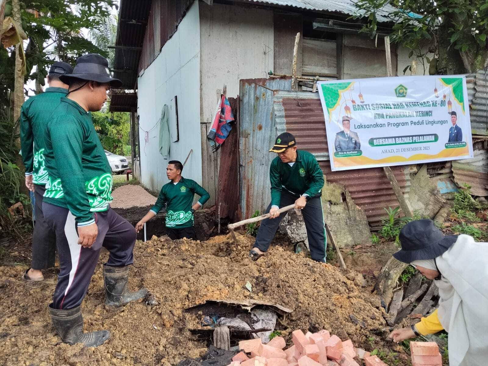 Pembangunan MCK Warga, KUA Pangkalan Kerinci Dapat Apresiasi Camat