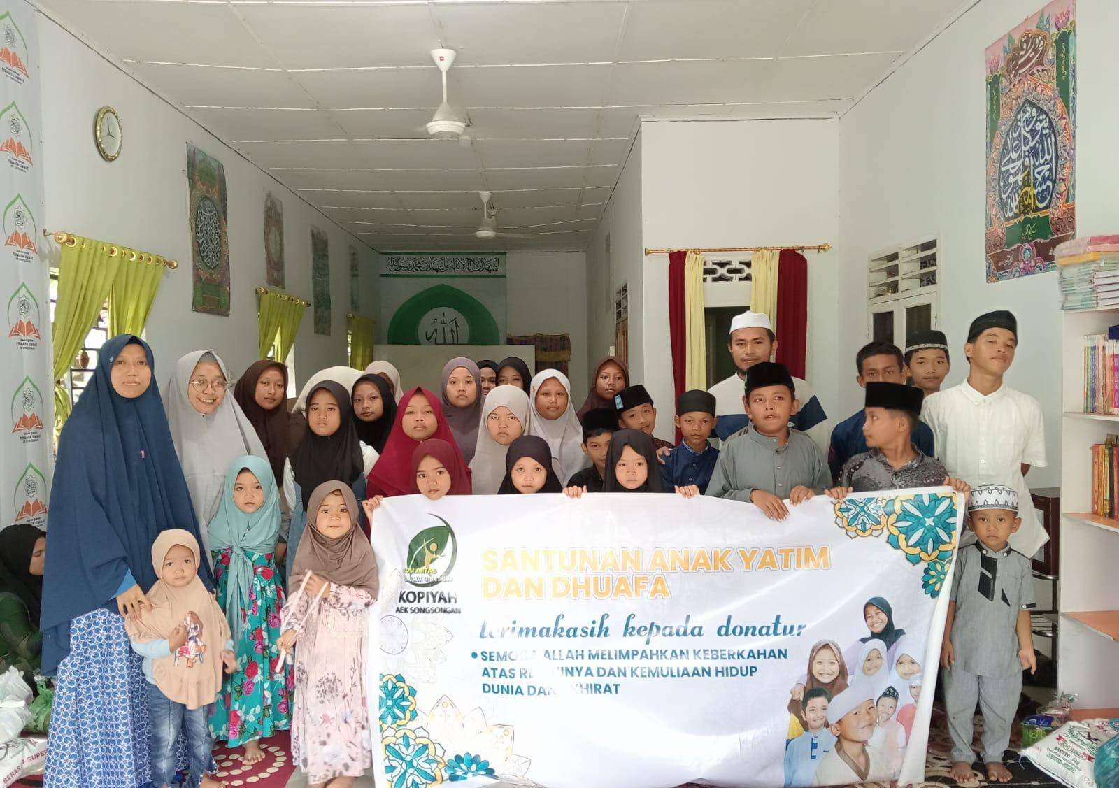 Penghulu KUA Aek Songsongan Berikan Motivasi pada Santunan Anak Yatim di Rumah Qur’an Permata Ummat