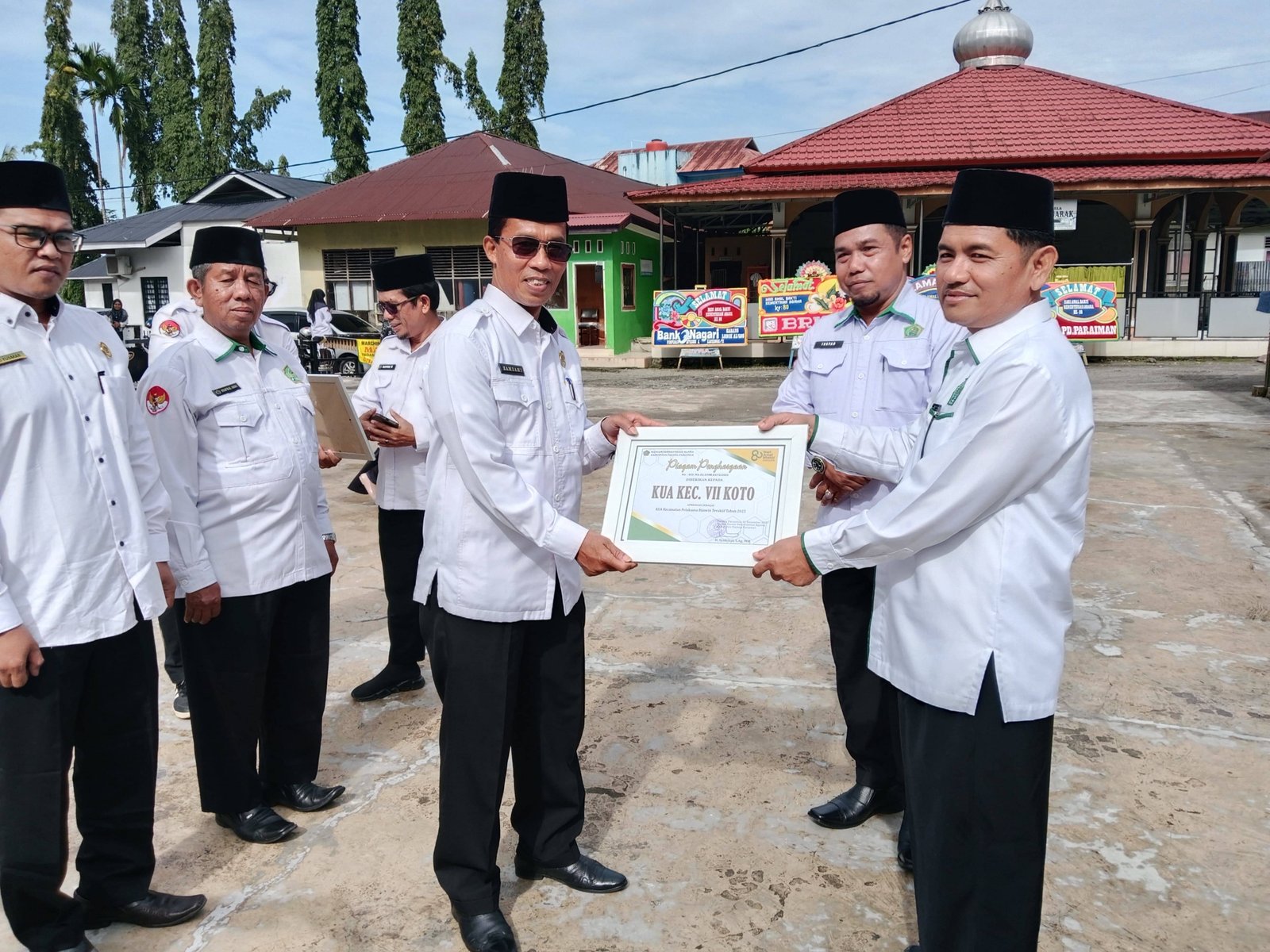 KUA VII Koto Raih Penghargaan Pelaksanaan Bimbingan Perkawinan Teraktif Tahun 2025