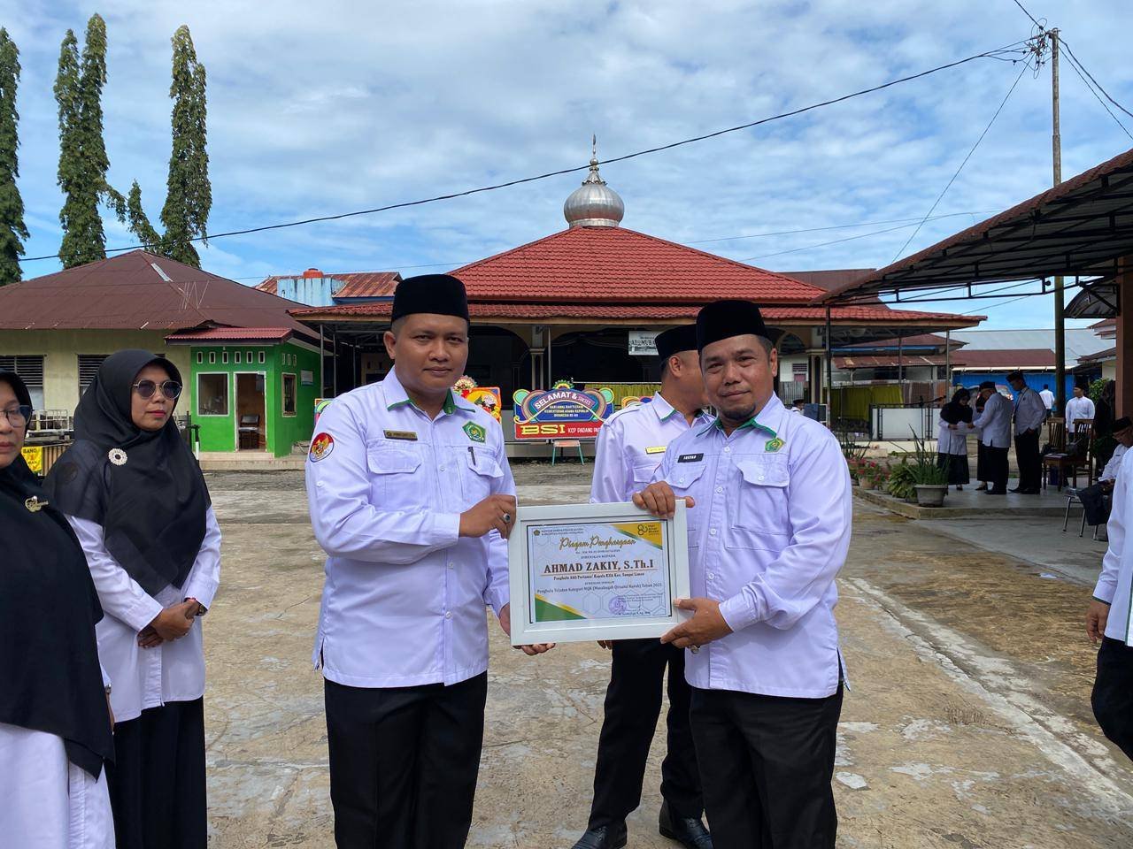 Kembali, Ahmad Zakiy Raih Penghargaan Penghulu Teladan Kategori Musabaqah Qiraatul Kutub