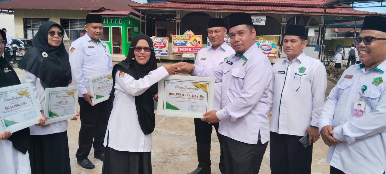 Dua ASN KUA Lubuk Alung Raih Penghargaan Penyuluh Teraktif Tahun 2025