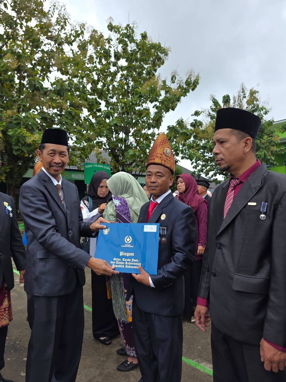 Midi Dianugerahi Satyalancana Karya Satya