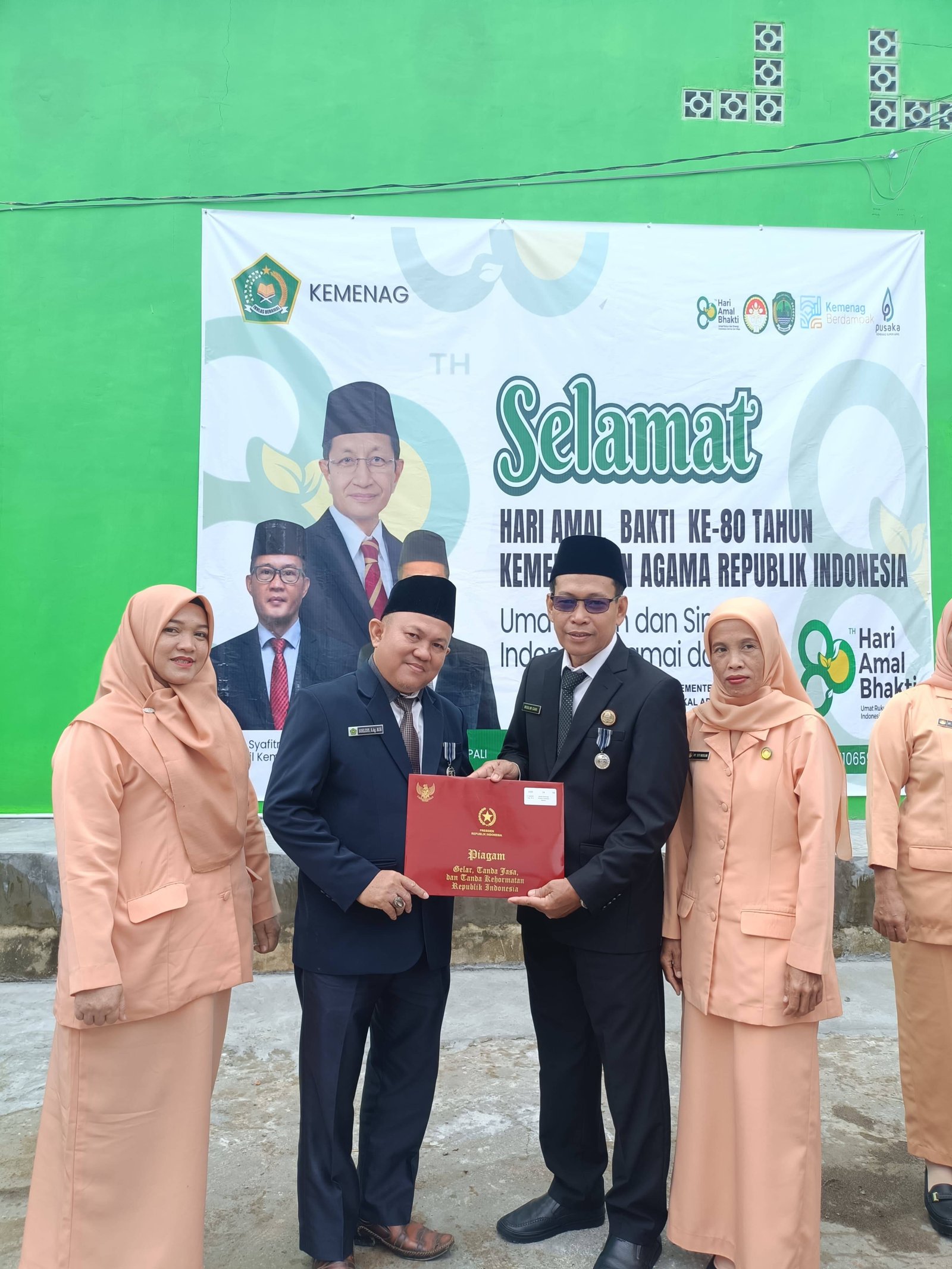 Berqah HAB Ke-80 Solidin Mendapatkan Penghargaan Satyalancana Karya Satya