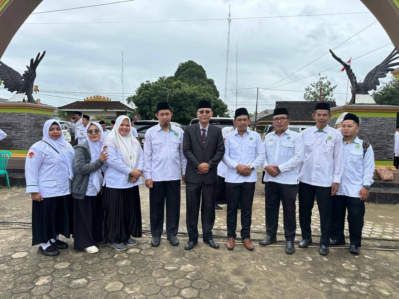 KUA Sekampung Udik Semarakkan Upacara HAB 80