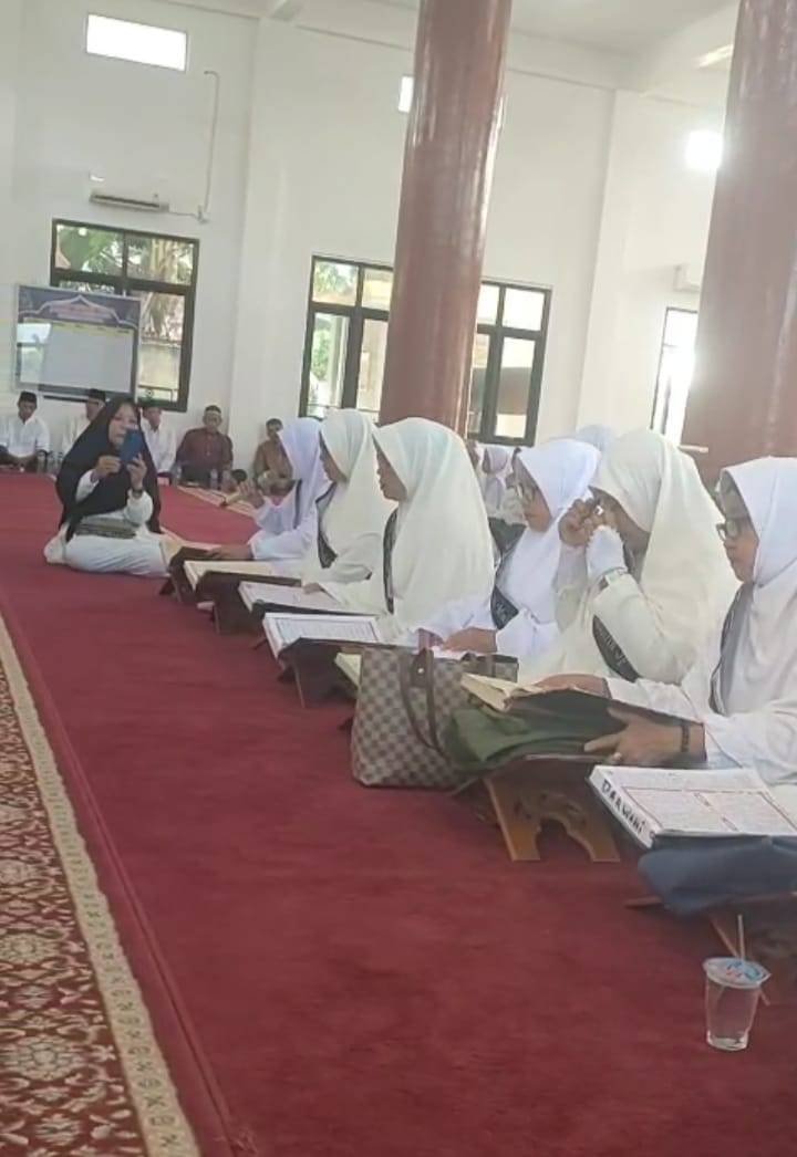 Penghulu Lawang Kidul Memberikan Tausiyah Khataman Quran 