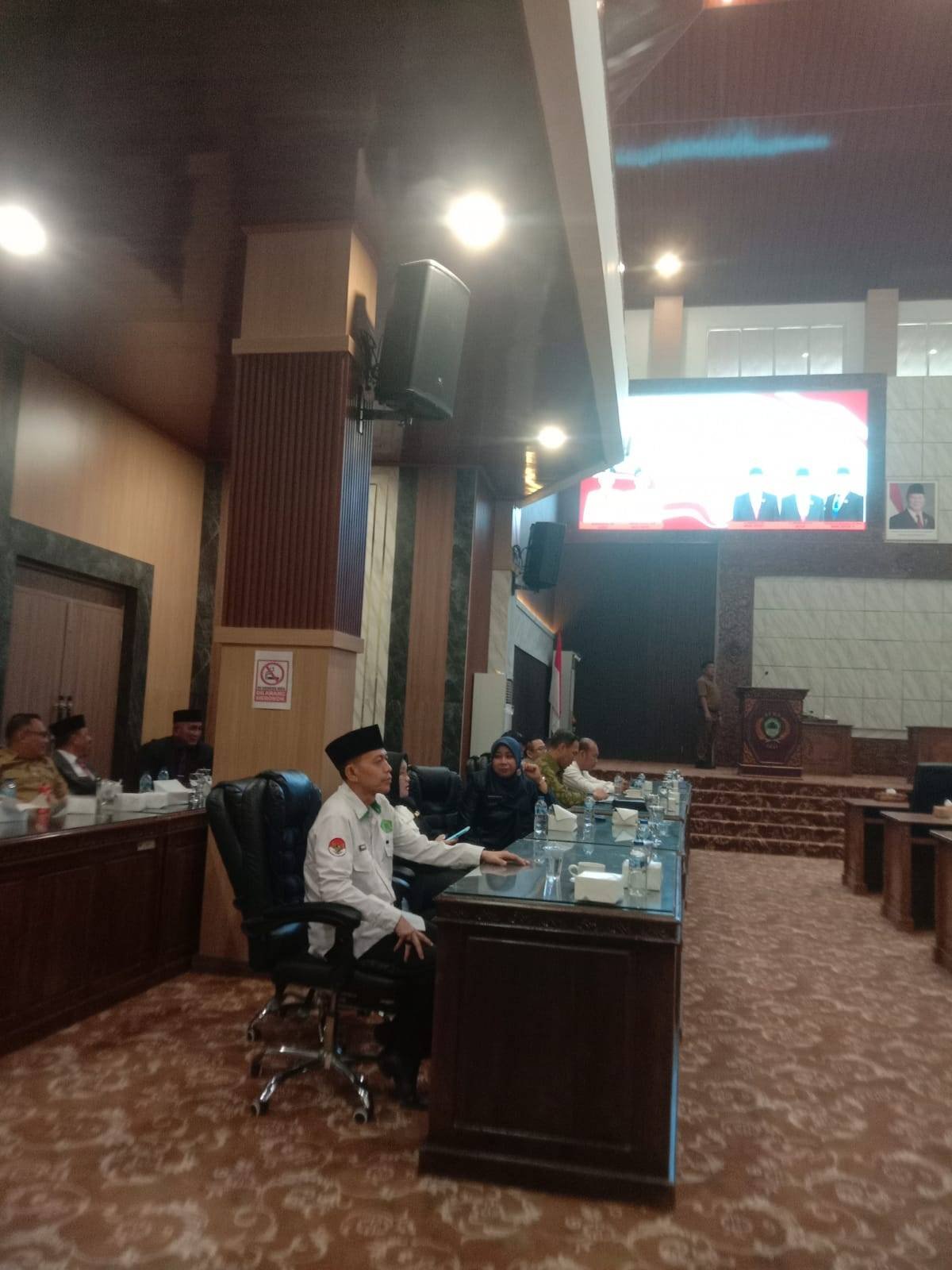 Kepala KUA Talang Ubi Menghadiri Rapat Paripurna DPRD Pali 