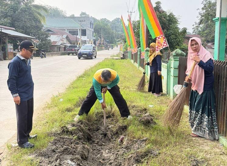Kua Cerenti Lakukan Gotong Royong Sambut Era Baru di Bawah Pimpinan Kepala Kua Baru