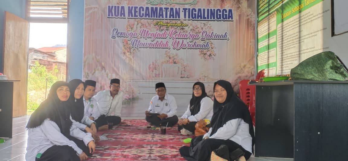 KUA Tigalingga Bertekad Tingkatkan Kualitas Pelayanan dalam Rakoord Bulanan