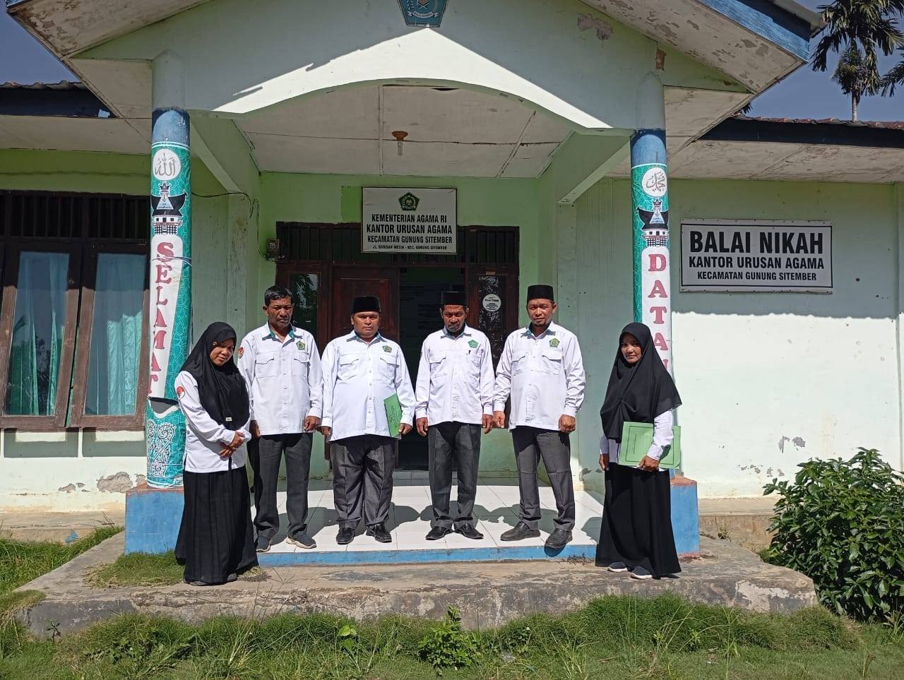 Awali Pekan dengan Semangat Disiplin, KUA Gunung Sitember Gelar Rutinitas Apel Pagi