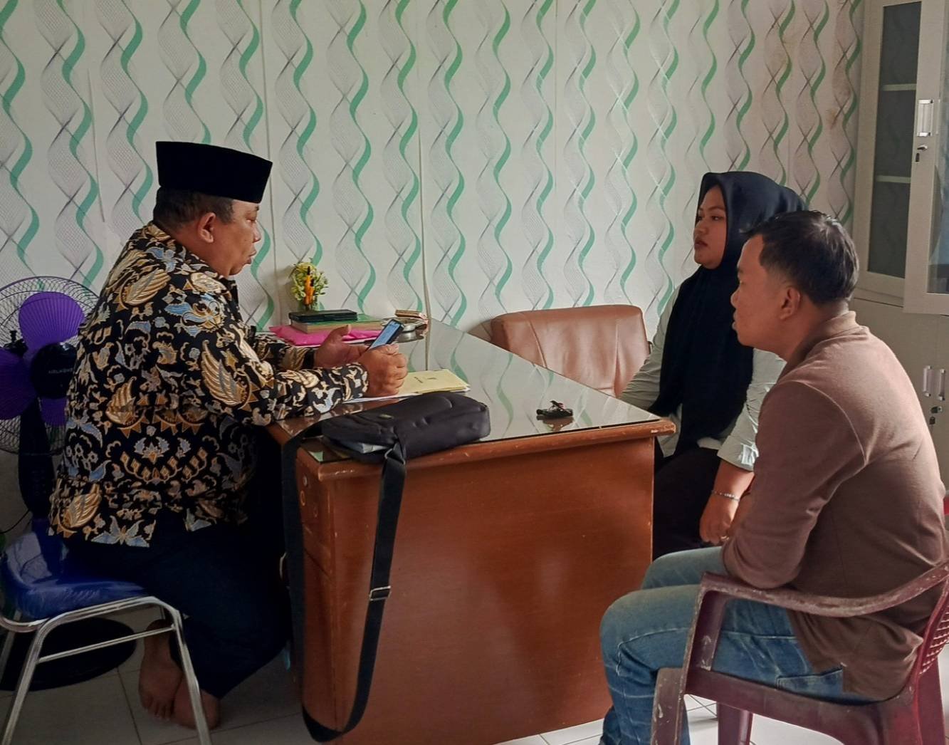Ka. KUA Gunung Maligas Memberikan Pemahaman Pendaftaran Nikah